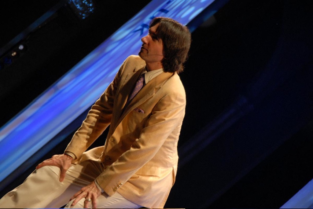 Mo_Latin_AskTheAVPro_Triumphant_Events_Akasha_Dr_John_Demartini_Roger_Hamilton_Getrude_Matshe_at_London_Palladium_2007_Daniel_Priestley_Glen_Carlson_DSC_0185 2