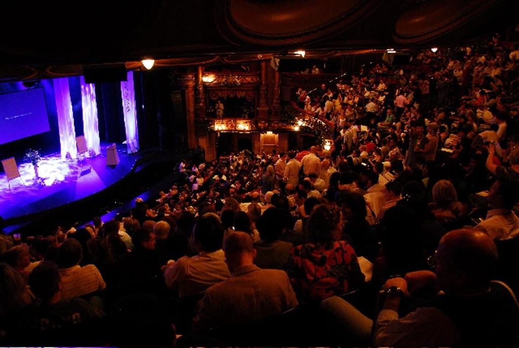 Mo_Latin_AskTheAVPro_Triumphant_Events_Akasha_Dr_John_Demartini_Roger_Hamilton_Getrude_Matshe_at_London_Palladium_2007_Daniel_Priestley_Glen_Carlson_awesome-audience