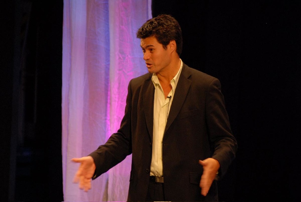 Mo_Latin_AskTheAVPro_Triumphant_Events_Akasha_Dr_John_Demartini_Roger_Hamilton_Getrude_Matshe_at_London_Palladium_2007_Daniel_Priestley_Glen_Carlson_roger-explaining